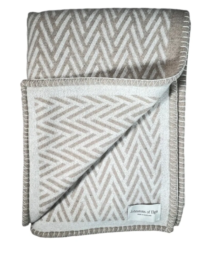 JOHNSTONS OF ELGIN HERRINGBONE JACQUARD BLANKET STITCHED THROW - NATURAL/WHITE
